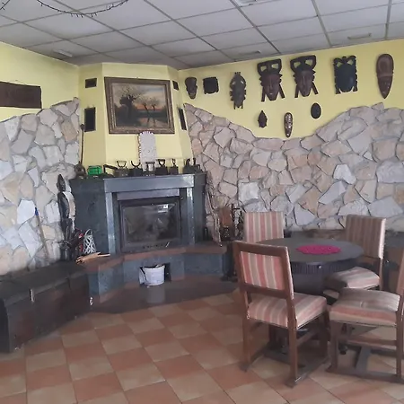 Lipowy Dworek 招待所 *